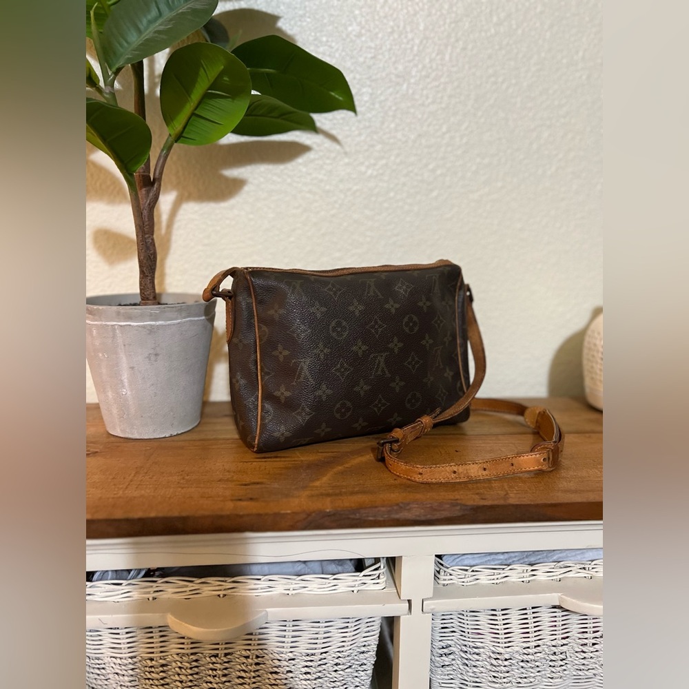 Louis Vuitton Monogram Tulle Lee - Picture 3 of 16